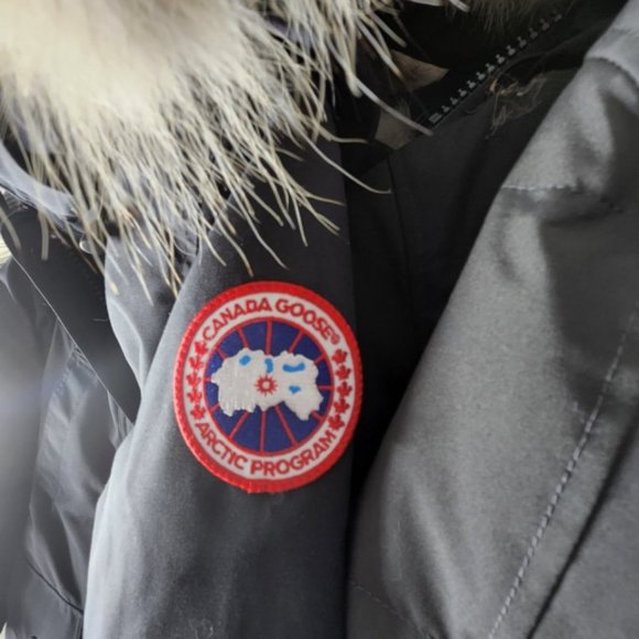 NEW: Canada Goose Trillium Down Parka w/ Genuine Coyote Fur Trim, Navy, XXS - Picture 3 of 4